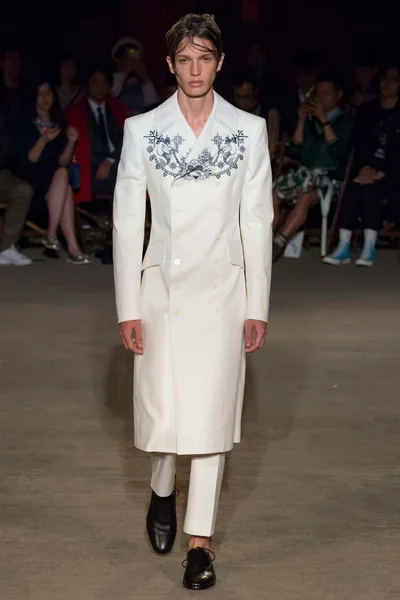 Look 1